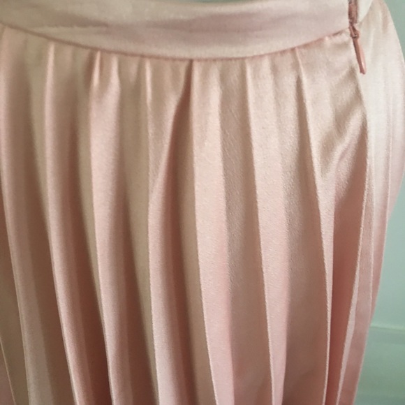 Pleated blush/salmon colour skirt Size S - Picture 2 of 5